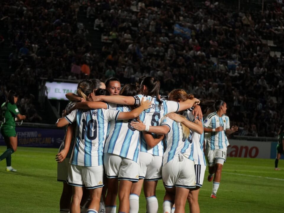 La Selección femenina le clavó ocho a Bolivia